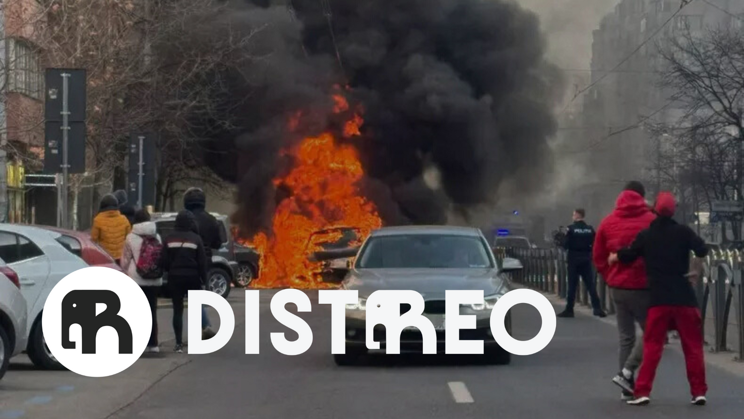 Șapte mașini în flăcări în București, după ce un autovehicul a luat foc în mers!